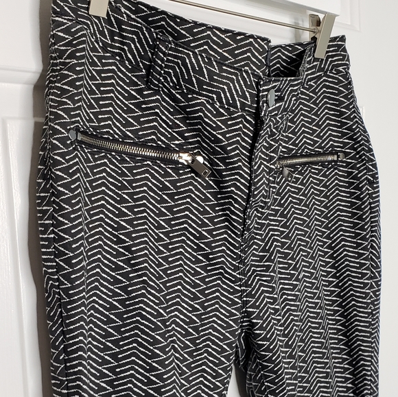 Ellos stretch slim leg ankle pants bold blk & white zig-zag pattern zipper dets - Picture 5 of 12